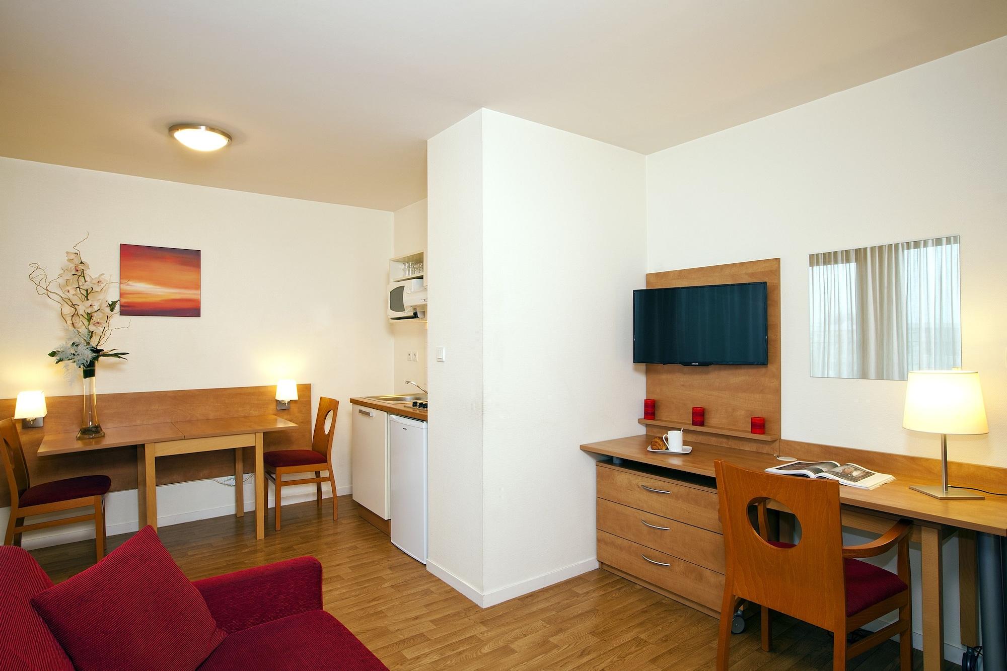 เซฌูร์ แอนด์ อัฟแฟร์ เรน วีลา กามิลลา Aparthotel แรนส์ ภายนอก รูปภาพ